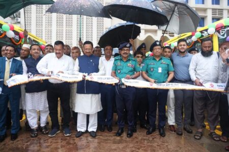 চট্টগ্রাম শহরে শীতাতপ নিয়ন্ত্রিত বাস “চট্টলা চাকা এক্সপ্রেস” উদ্বোধন।