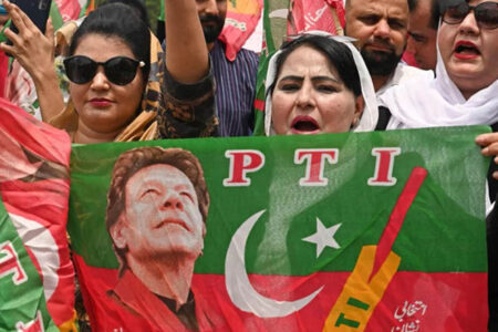 পাকিস্তানে নিষিদ্ধ হতে যাচ্ছে ইমরান খানের ‘পিটিআই’