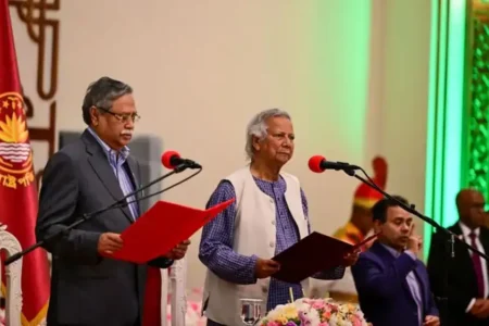 শপথ নিলেন অন্তর্বর্তীকালীন সরকারের উপদেষ্টাগণ