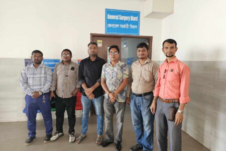 সাংবাদিক মিলন এর অসুস্থ মাকে দেখতে হাসপাতালে সিআরএ পরিবার