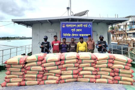 অবৈধভাবে পাচারকালে বিপুল পরিমাণ সিমেন্টসহ ৫ জন পাচারকারীকে আটক