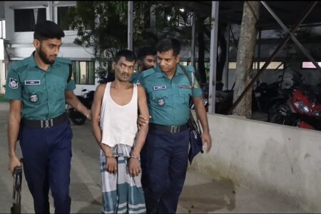 মাদক ব্যবসায় বাধা দেওয়ায় তিন যুবককে কুপিয়ে জখম করেছে মাদক কারবারিরা